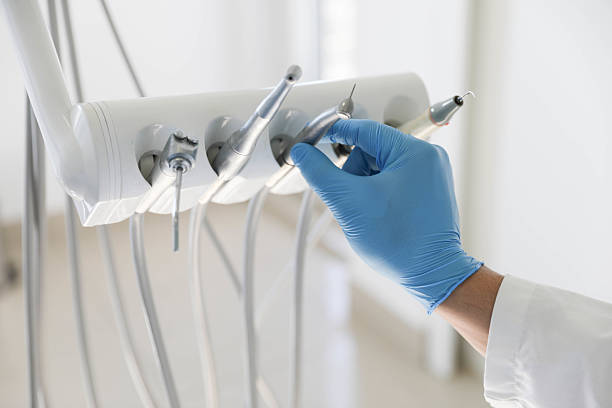 Professional Tooth Extraction technician working in San Felipe, TX